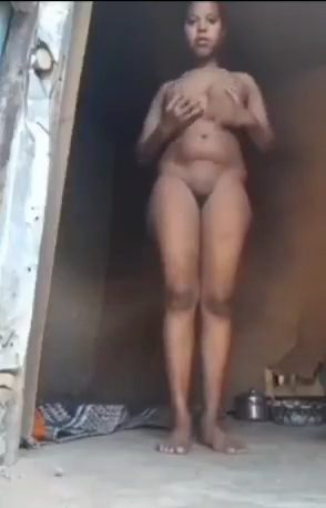 Horny Malian girl masturbates for her boyfriend